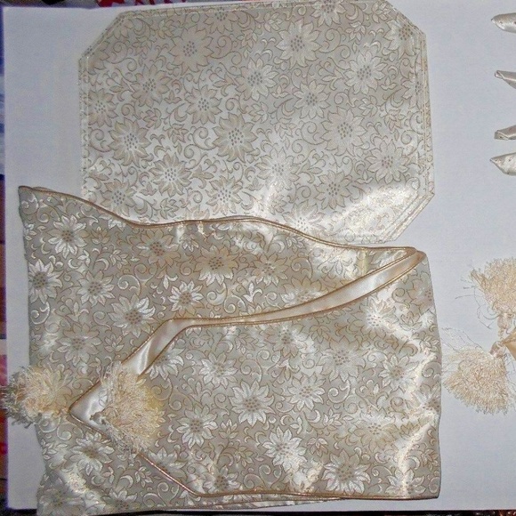 Rare Vintage 14 Piece Silky Satiny Decor Set - Picture 4 of 8